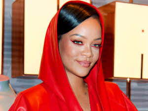 Rihanna red eyeliner